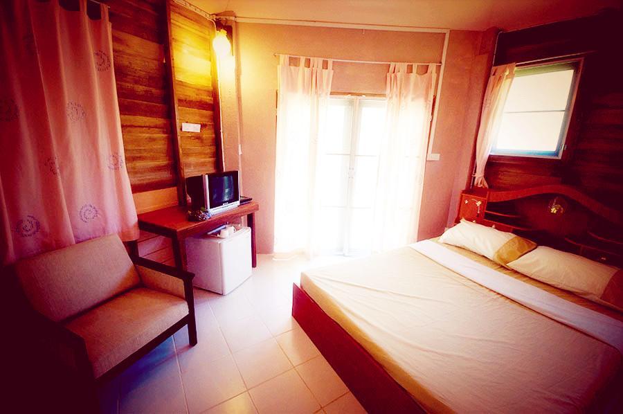 Red Z Cool Mountain Hotel Khao Kho Bagian luar foto
